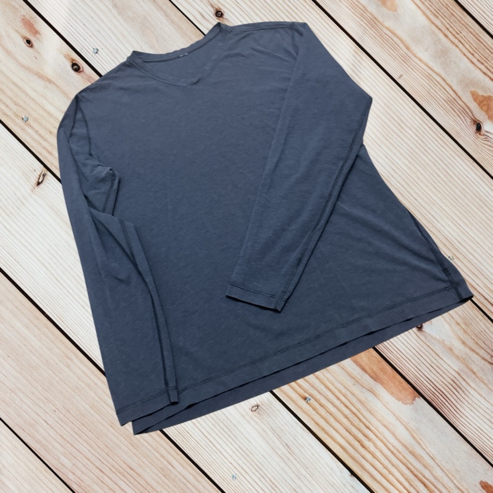 Lululemon men’s XXL blue long sleeve shirt